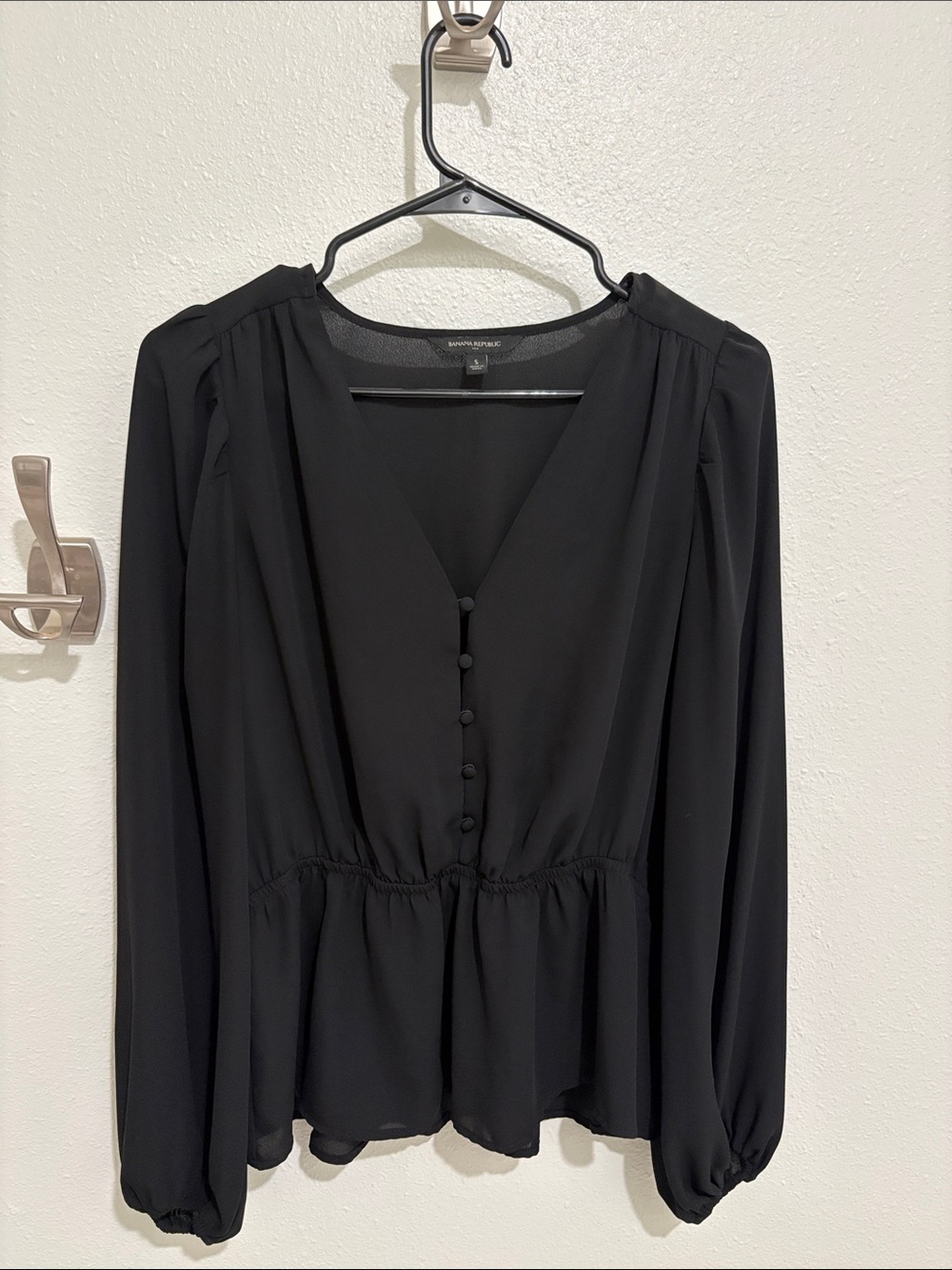 Banana Republic Black V-Neck Peplum Button-Front Blouse